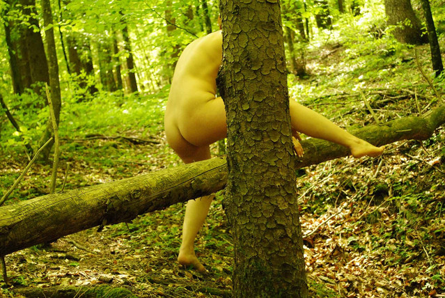naked-in-the-woods