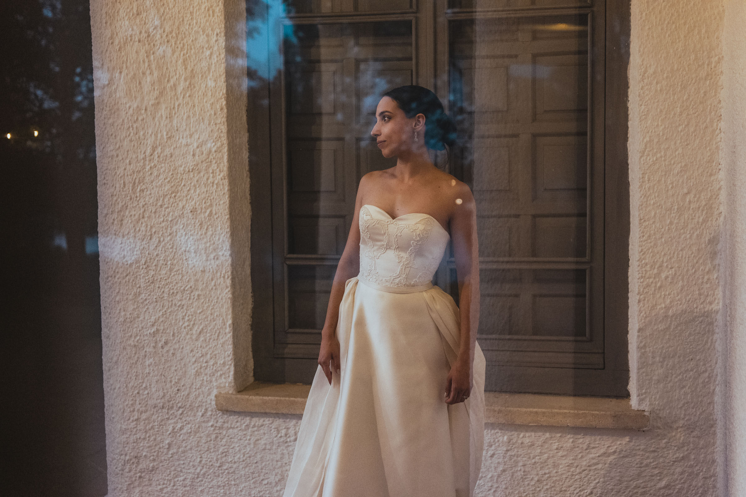 Paula lista para la ceremonia en Espacio NÜA, fotografía de boda documental