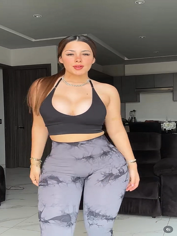 Adriana Olivarez😳