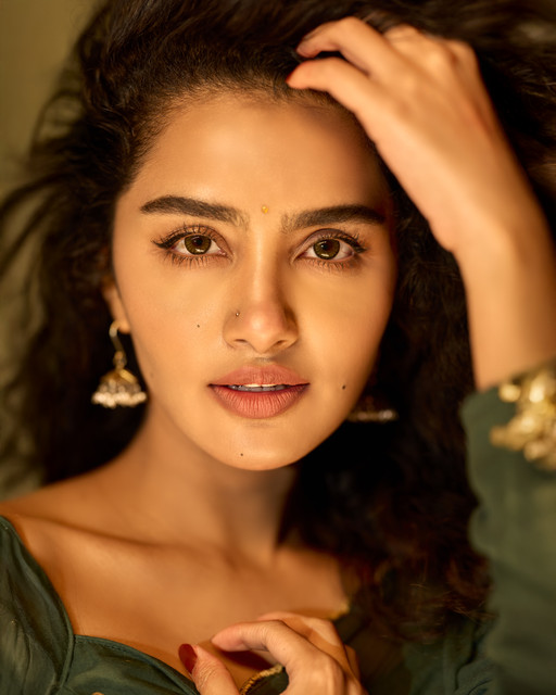 Anupama Parameswaran 00 (3) Copy.jpg