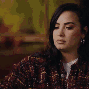 crying-demi-lovato