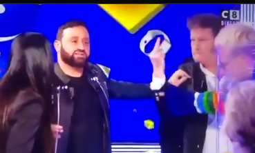 https://i.ibb.co/59wbWzQ/elvis-malpoli.png