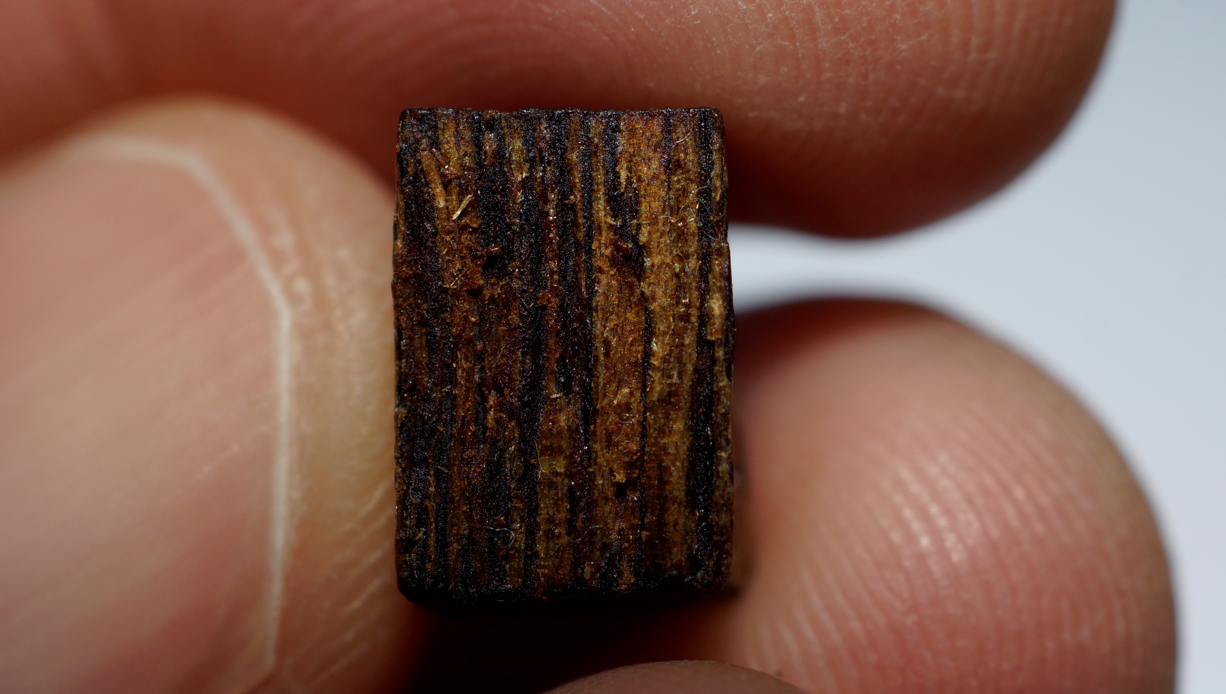[Ouddict.com] Oud Wood