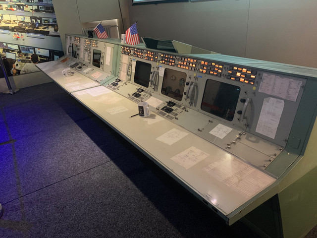 Une belle expo spatiale mais une étrangeté horlogère IMG-5966