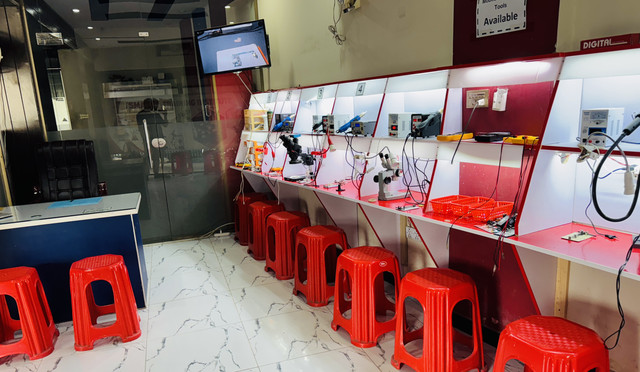 Mobile Repairing Course i Smart Training Institute (5).jpg