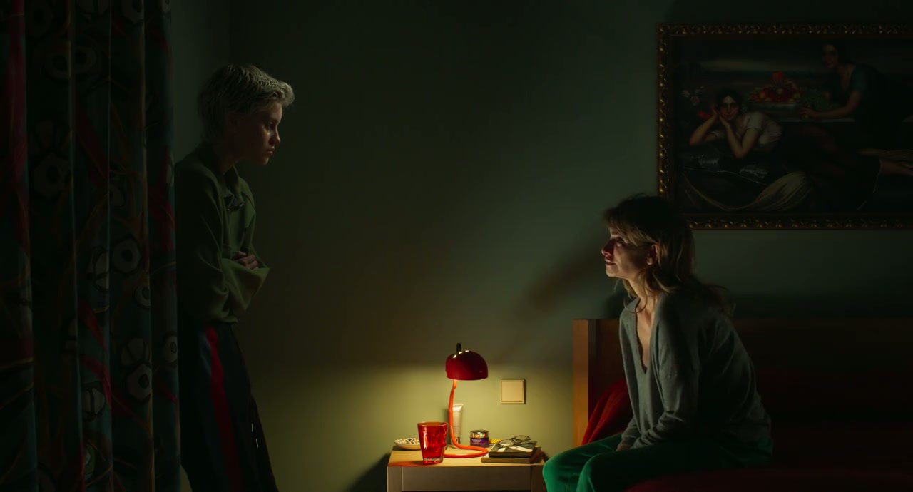Parallel Mothers Screenshot
