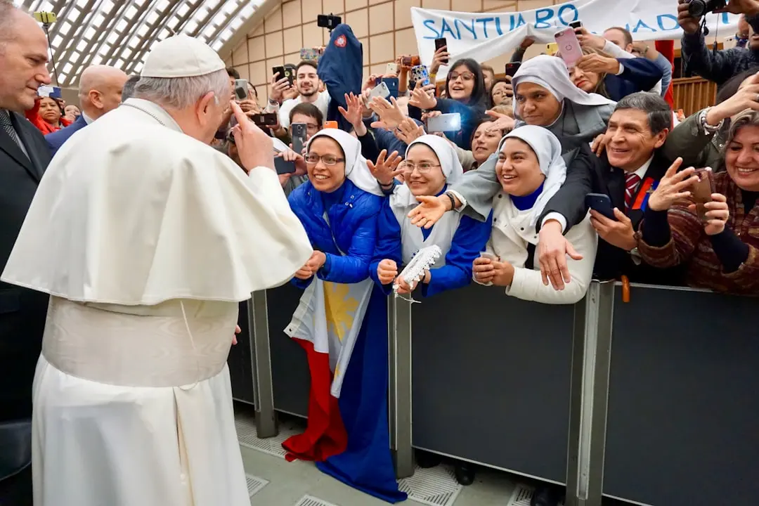 Papa Leon Urges 'Suspending Attacks' and Return to Dialogue