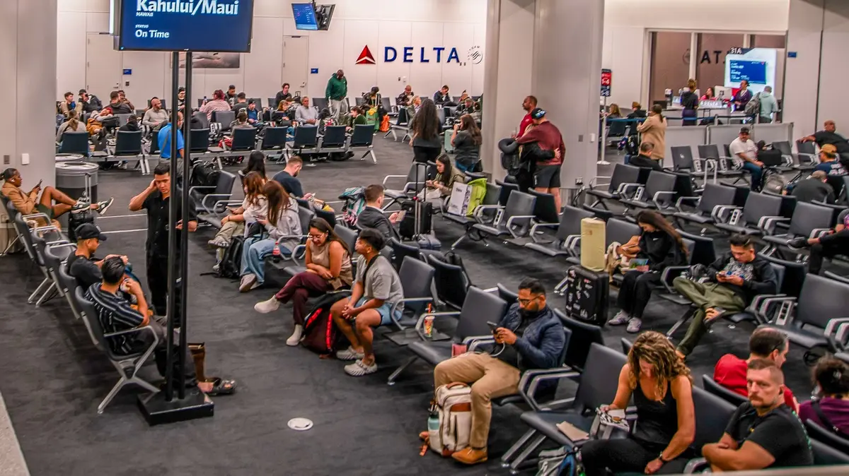 Airline Dress Code Showdown: Delta or United?