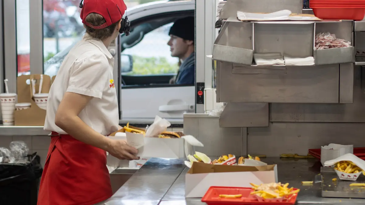 Great Service: 9 Restaurant Chains That Stand Out