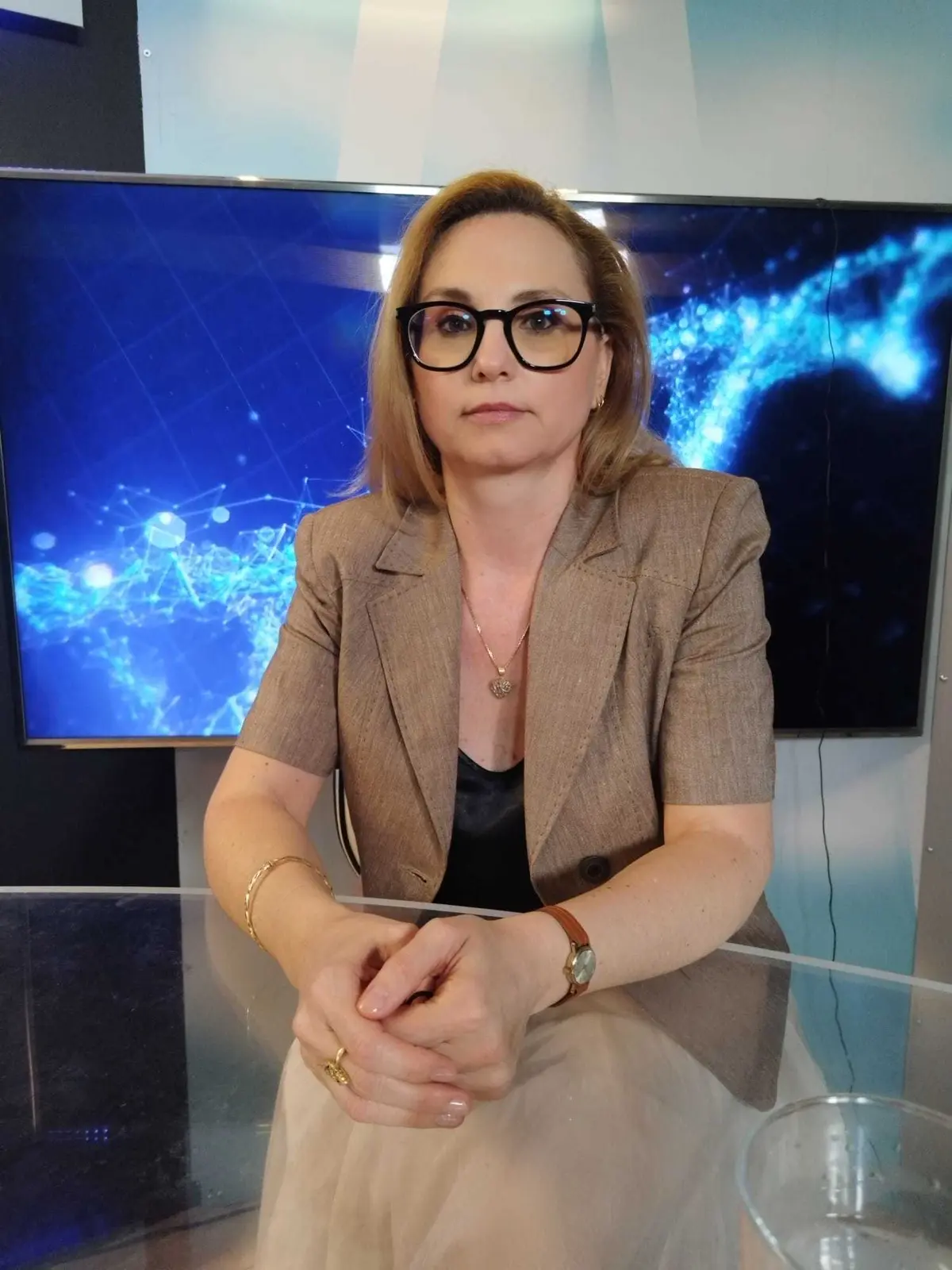 Tinerii, dependenți de internet și rețele sociale, avertizează psihiatrul Ioana Silion
