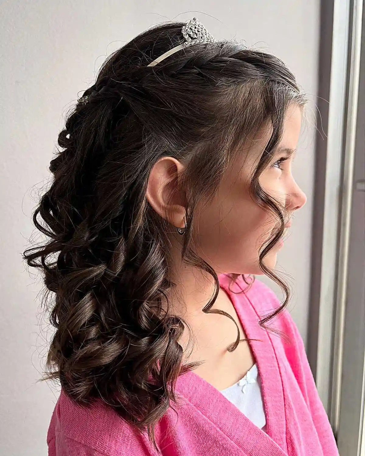 25 Delightful Hairstyles for First Communions to Enhance Young Beauty