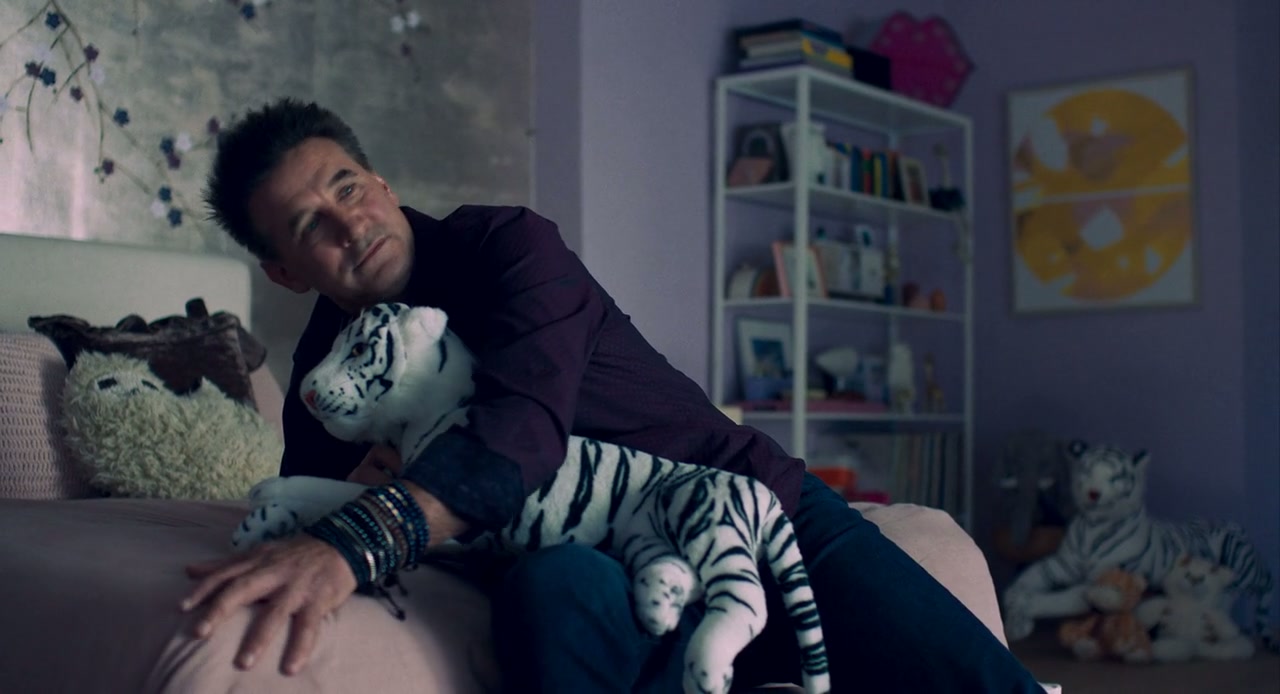 Too Old to Die Young Screenshot