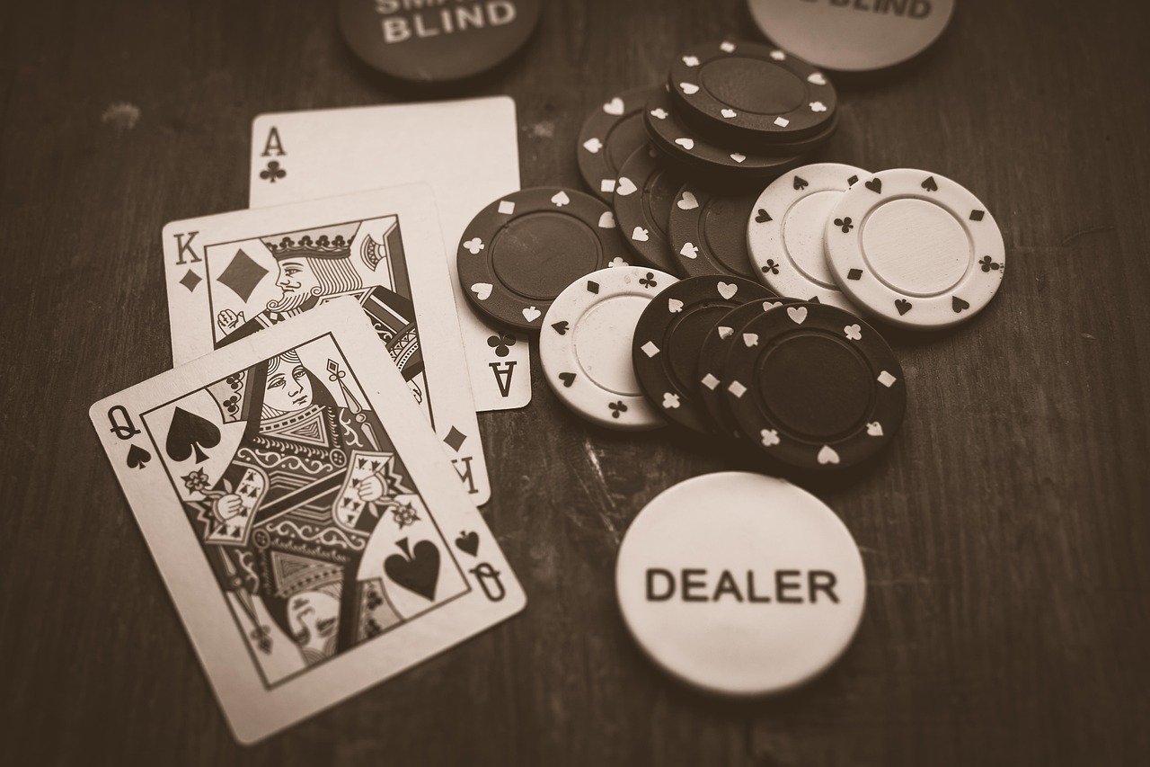 Bildschirm mit Spielautomaten und Tischspielen im Casino Jeu