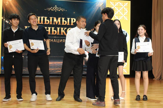 Өнермен өріліп біліммен өрнектелген кеш (5)