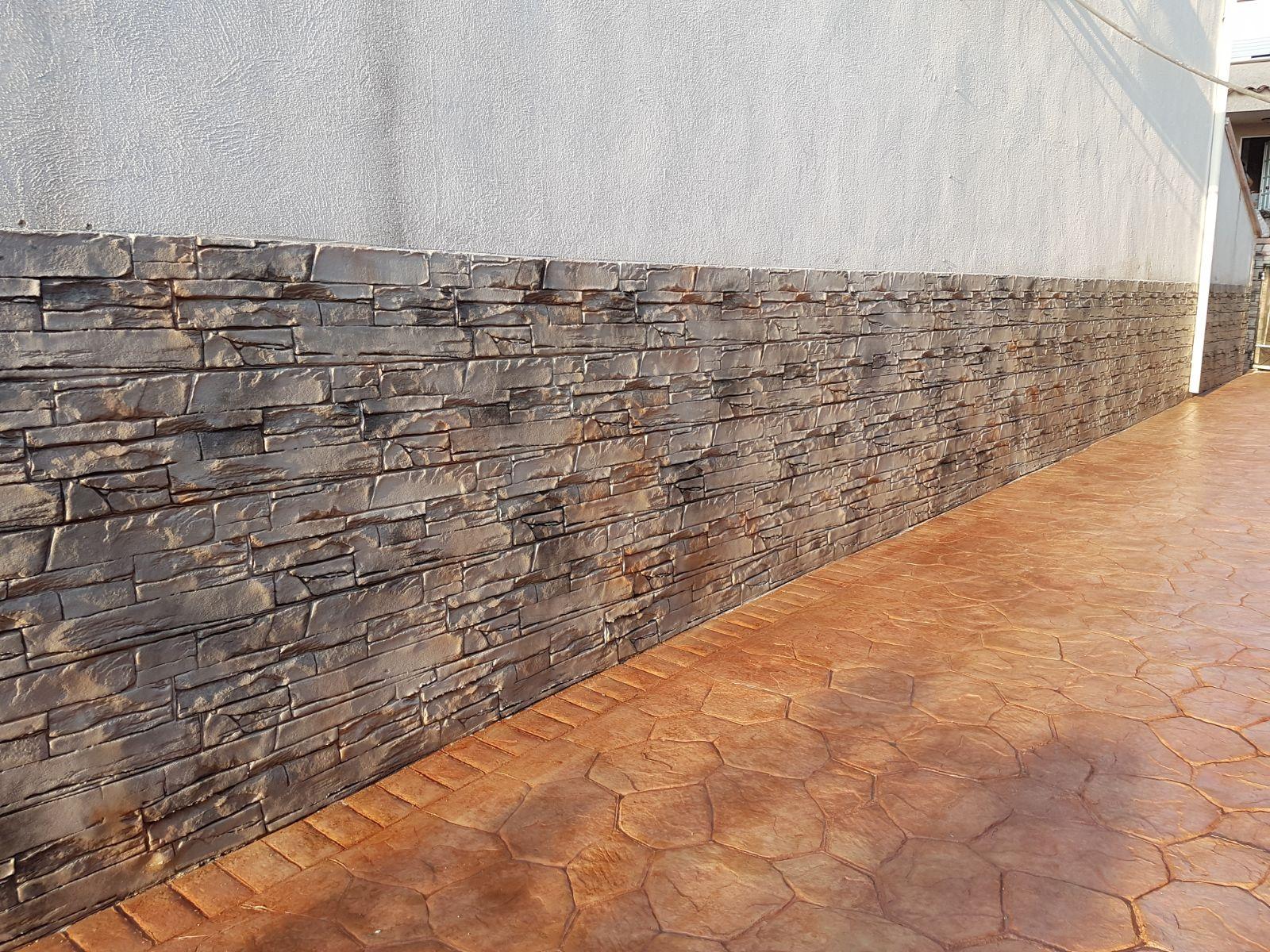 Muro de hormigón vertical decorativo
