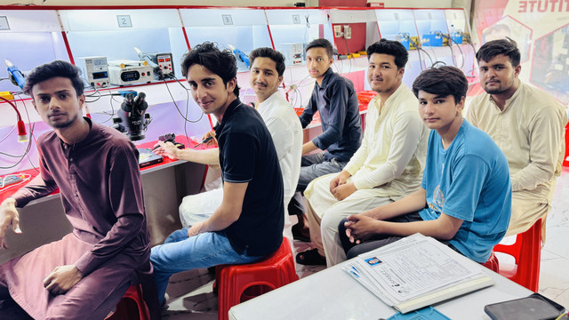 Mobile Repairing Course i Smart Training Institute (23).jpg