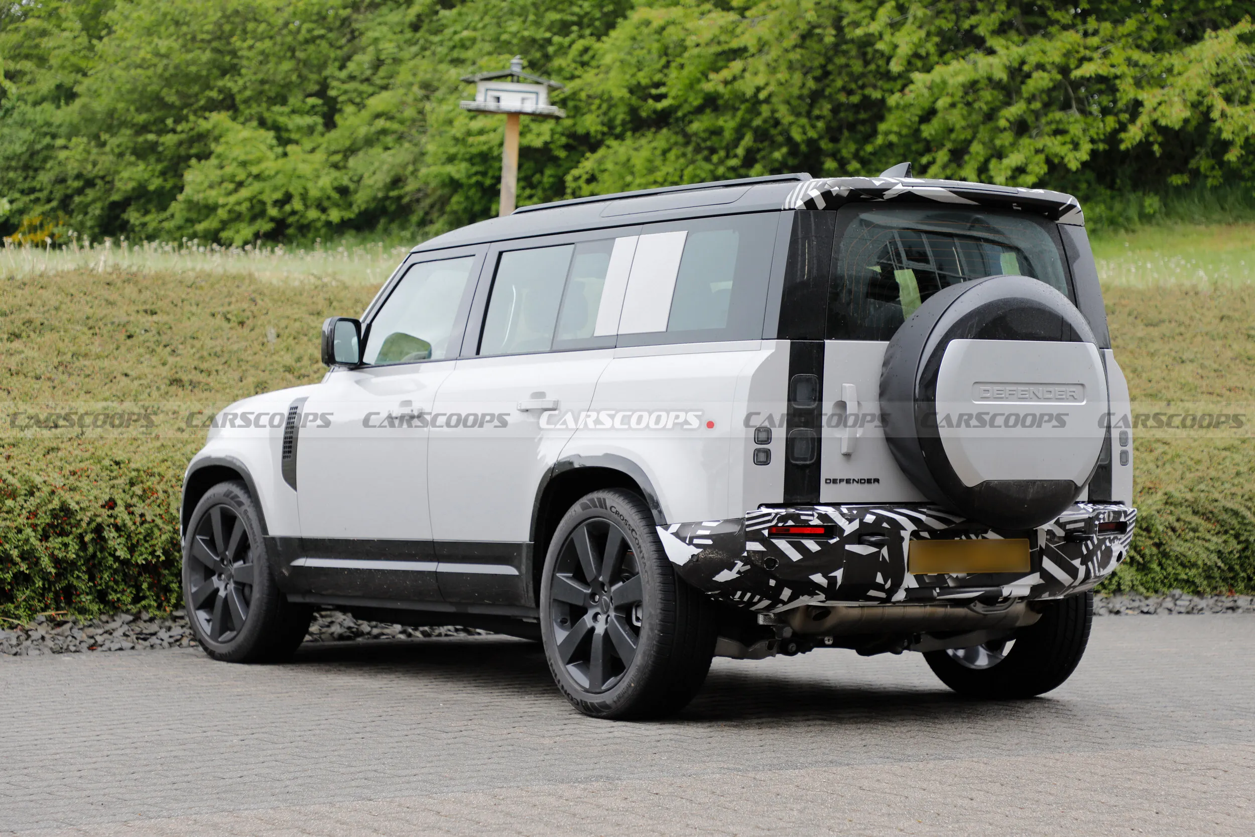 2027 Land Rover Defender 7