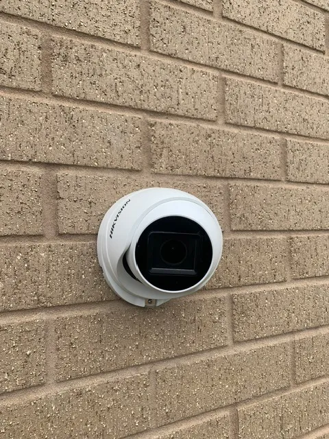 fixing-tv-mounts-to-solid-brick-or-stone-concrete-screws-and-sleeve-anchor-installation featured image