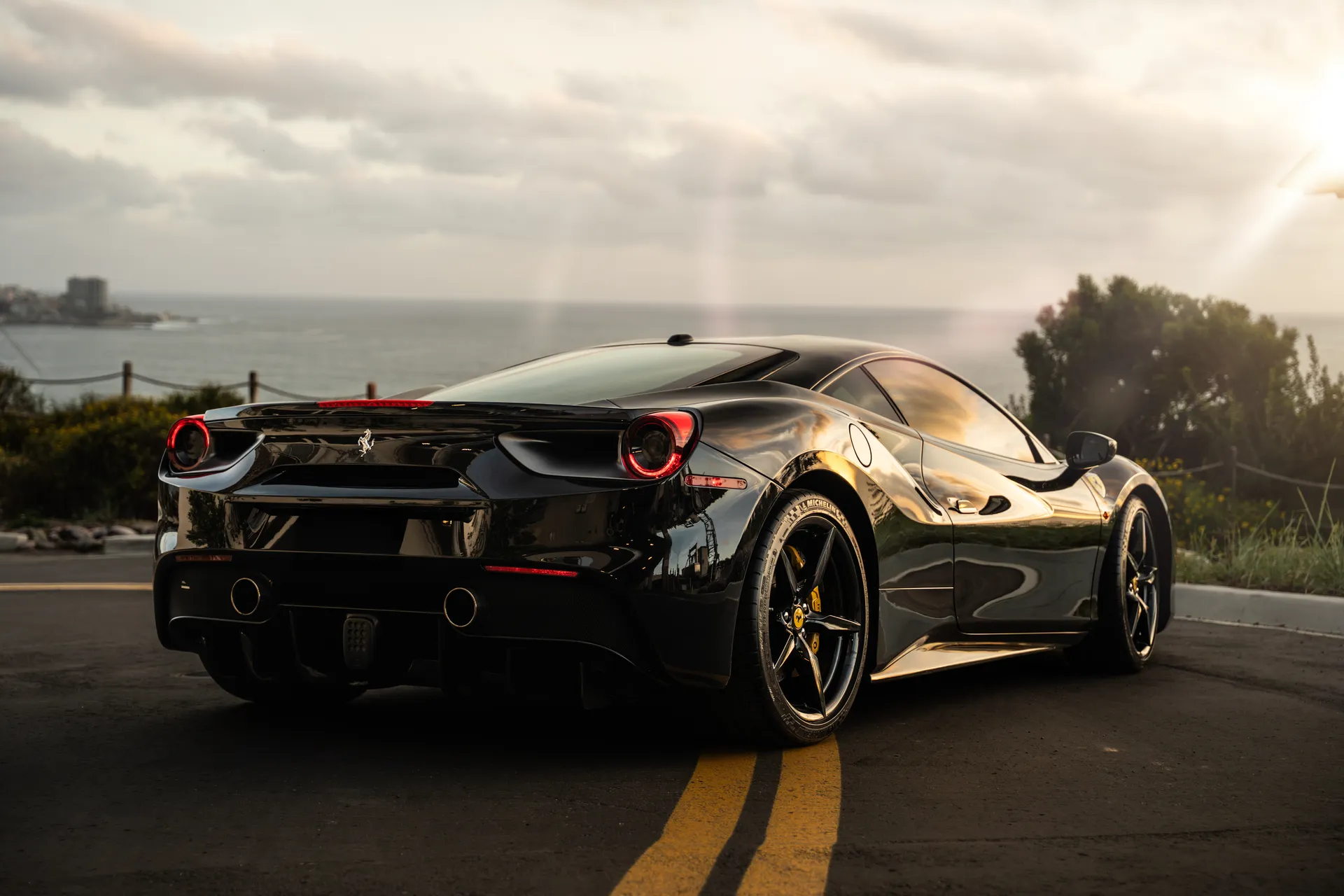Ferrari 488 Coupe photo 3
