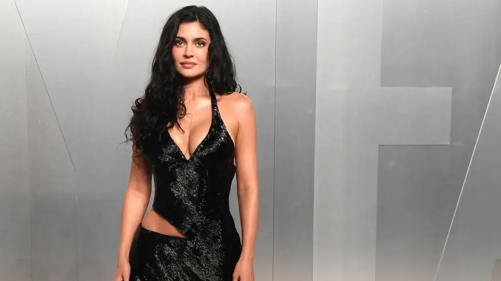 Kylie Jenner dezvăluie Top Sparks moda frenzie