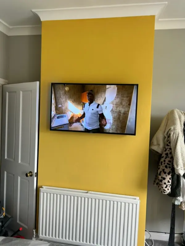 starlink-wall-mounts-pivot-mounts-vs-wall-pipe-mounts-for-soffit-and-gable-clearance featured image