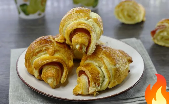 Фото Круассаны с ветчиной и сыром