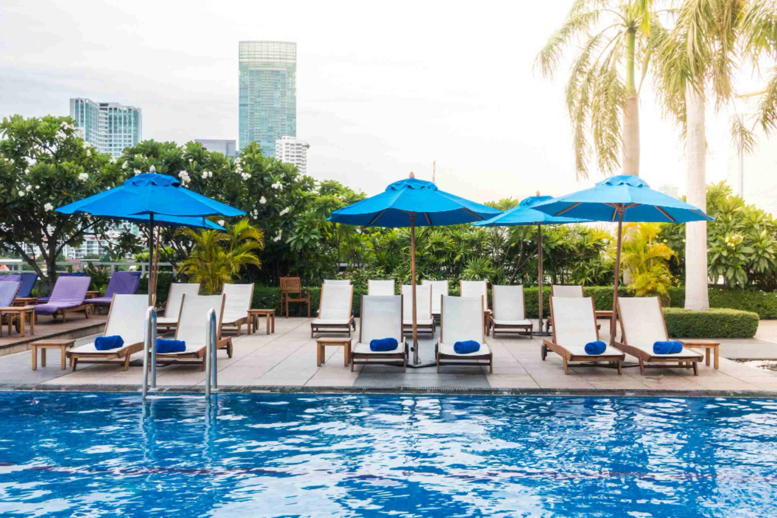 An image showing Marriott poolside.