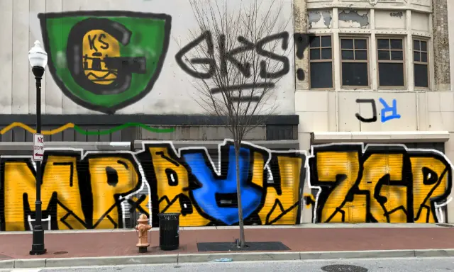 Graffiti artwork by GieKSaTauzen