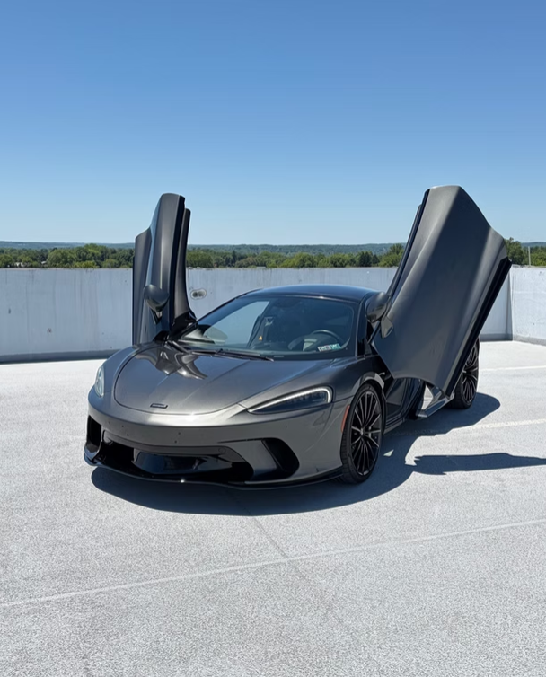 McLaren GT