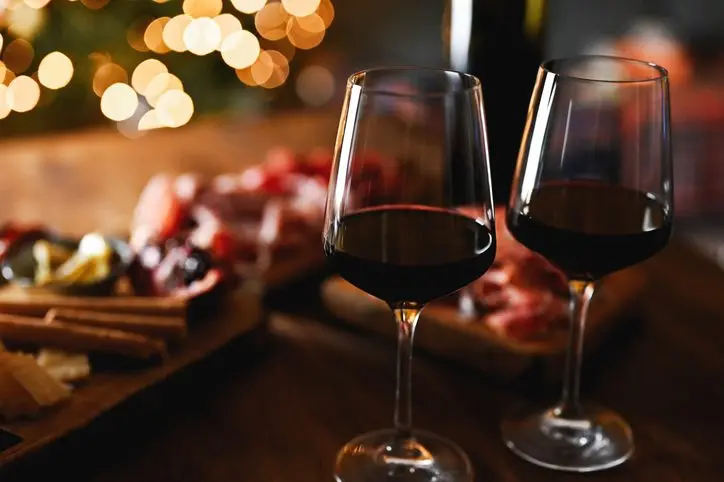 Shattering Alcohol Myths: Experts Debunk Common Beliefs