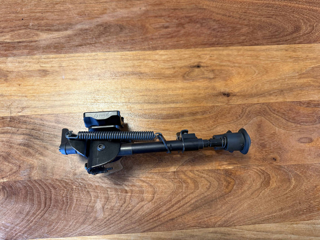 Harris S-BRM Zweibein 6-9 Zoll mit KMW PodLoc und RRS Arca Swiss Picatinny Adapter - Foto IMG-1487