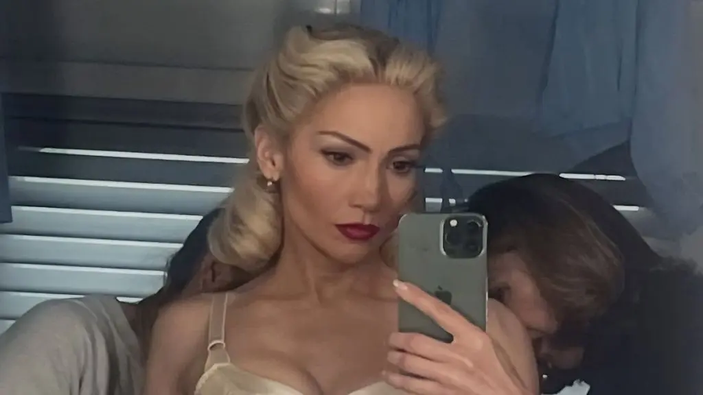 Jennifer Lopez, apariție incendiară în dantelă transparentă la Dolce & Gabbana