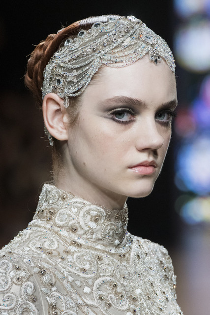 Tony-Ward-Fall-2018-Details-FZt-Wh-Resp-RKx.jpg