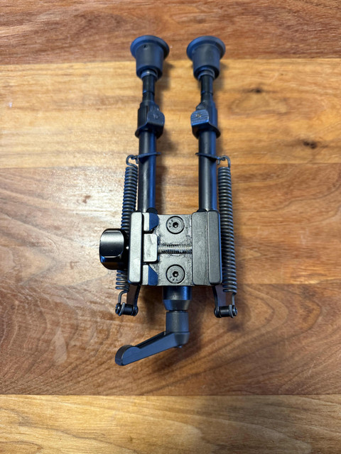 Harris S-BRM Bipod mit KMW PodLoc und Really Right Stuff Schienenadapter - Foto IMG-1488