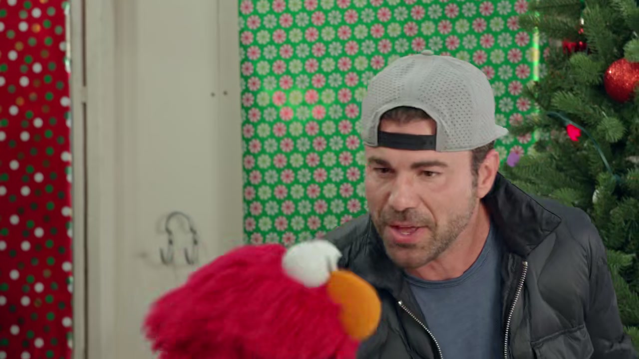 Elmo and Mark Rober's Merry Giftmas Screenshot