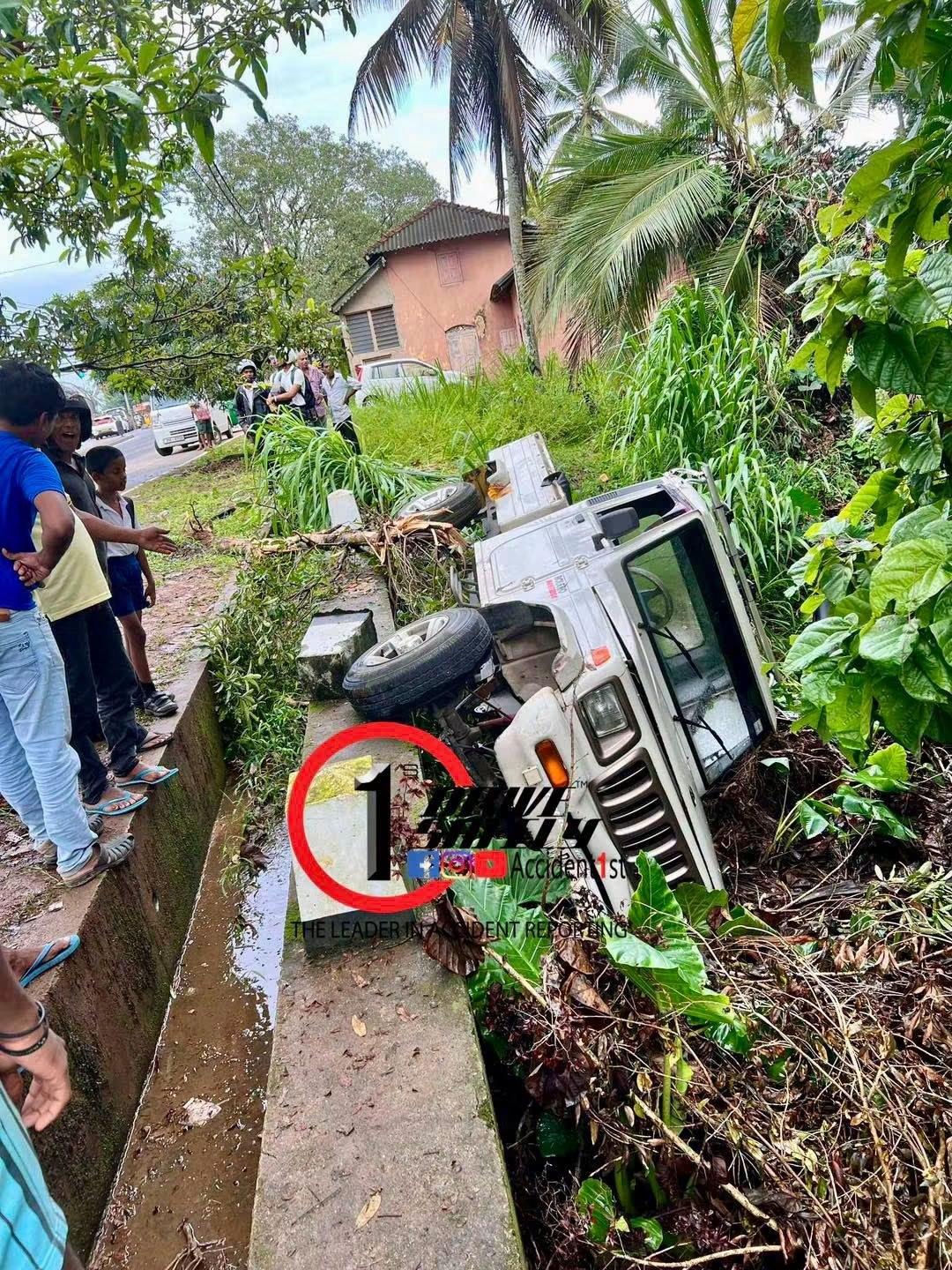 At Polgasovita, a cab also collided with a three-wheeler parked on the road, and it rolled off the road.