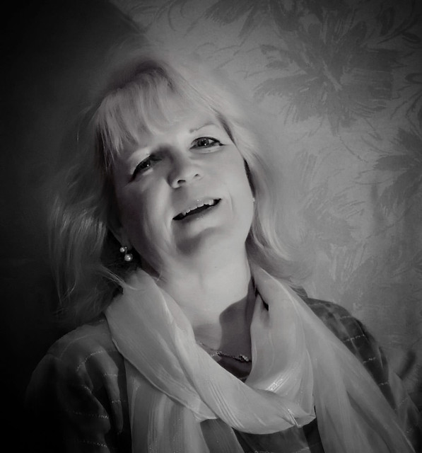 Gloria Thomas.jpg