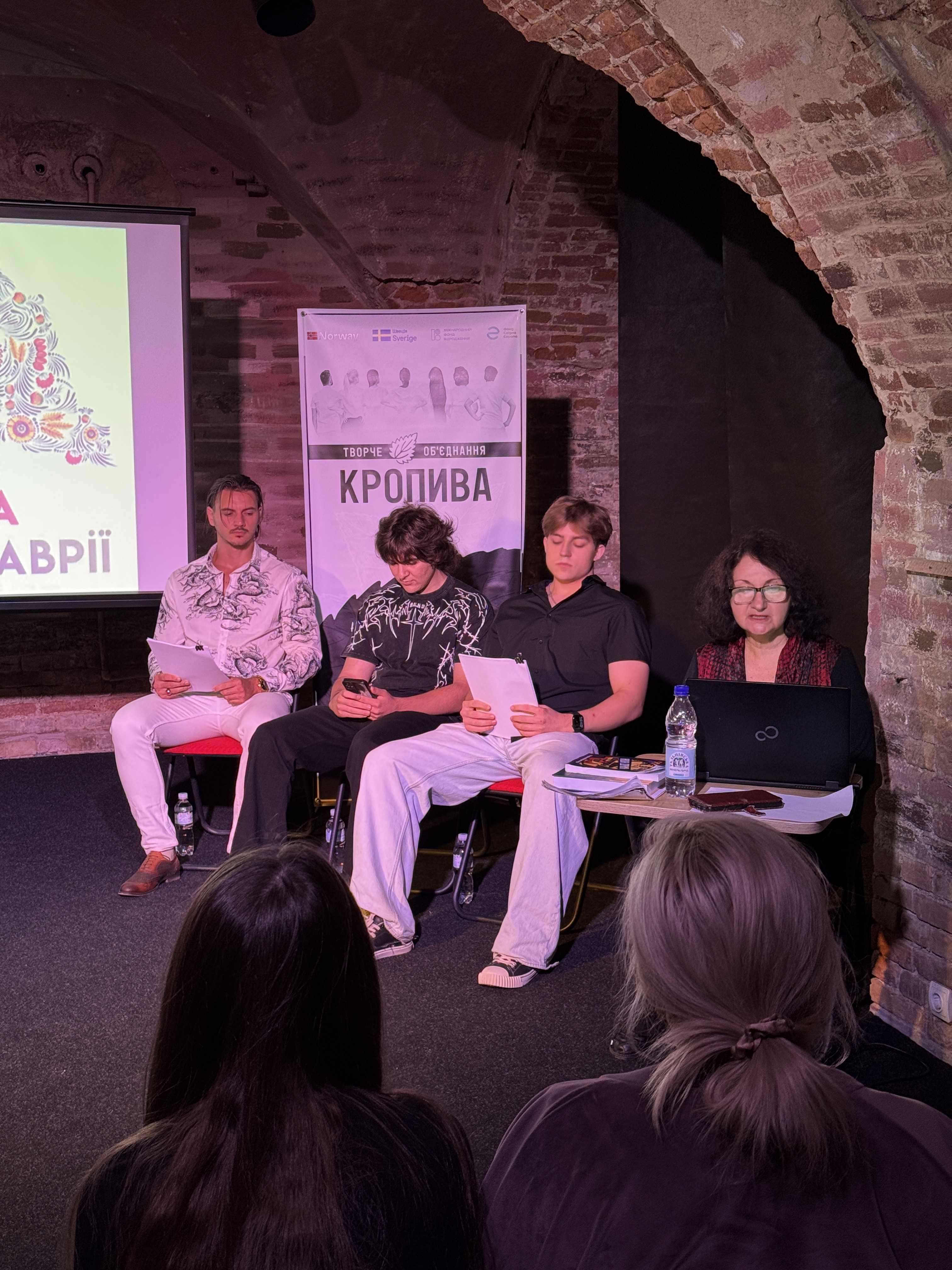 У Кропивницькому читали нову п’єсу Неди Нежданої «Час вандалів...». Мельпомена Таврії. Новини Культури. Новини Кропивницького і Кіровоградської області. Перша електронна газета