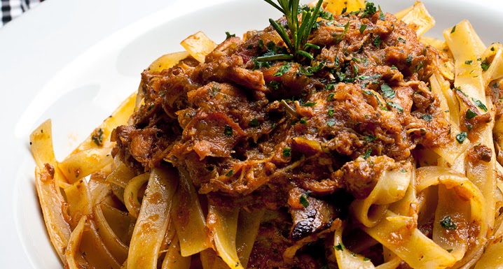 Macarrão com Ragu de Costela