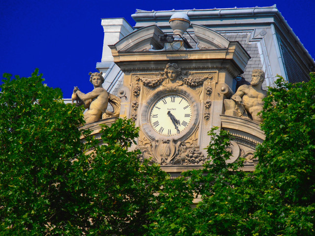 Horloge-Place de la République.jpg