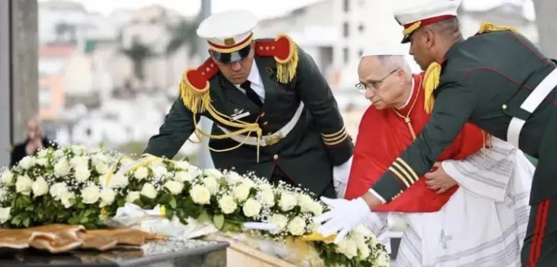 Illustration - Léon XIV à Alger : il dit "pardon" devant le monument aux Martyrs, un mot qui résonne dans toute l'Afrique