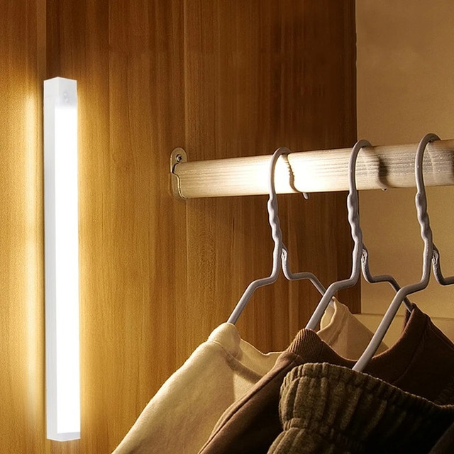Rechargeable under cabinet LED bar light