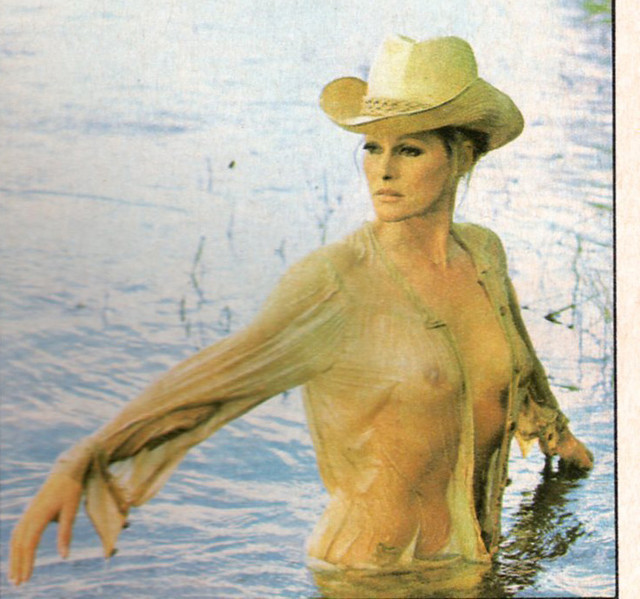 VOLUPTUOSA URSULA ANDRESS026