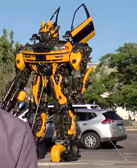 New Mexico man climbs ontop of Bumblebee statue(yes there is one in New ...