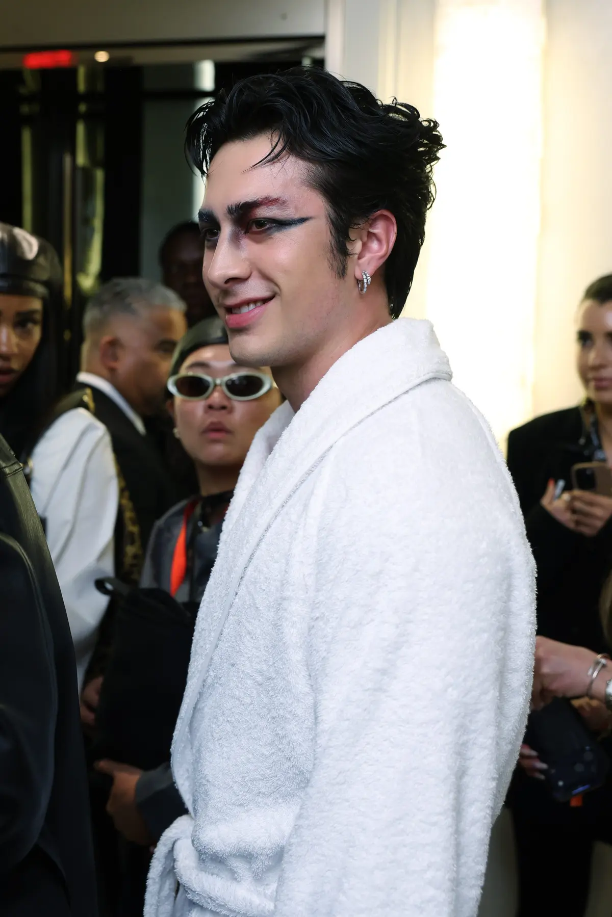 Hudson Williams, o apariție spectaculoasă la Met Gala: un omagiu cinematografic