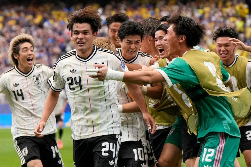 Gabriel Martinelli ăn mừng bàn thắng quyết định
