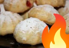 Постер Профитроли с клубничной начинкой