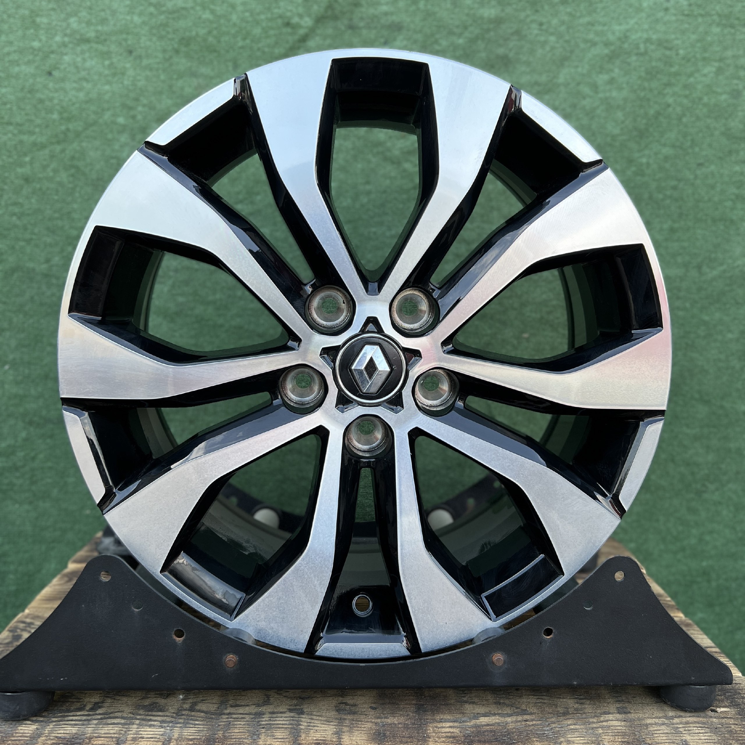Диски Вживані | 4310 Renault Диски 17" 5*114.3 7J ET43 DIA 66.1 R17 5*114.3 — купити у Львові