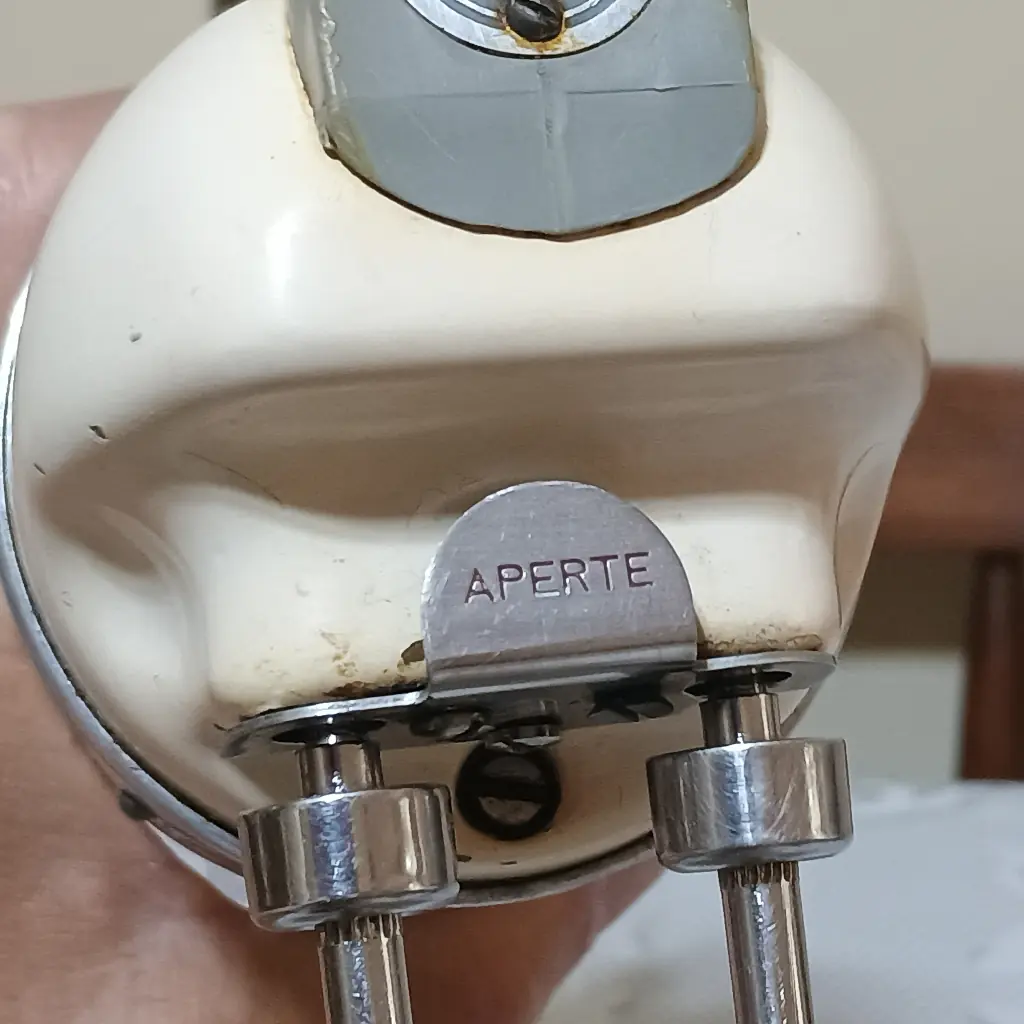 Batedeira Arno Vintage Anos 50 — Ferro — Funcionando nas 3 Velocidades — 110V - Foto 3