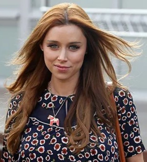 Una Healy (9).jpg